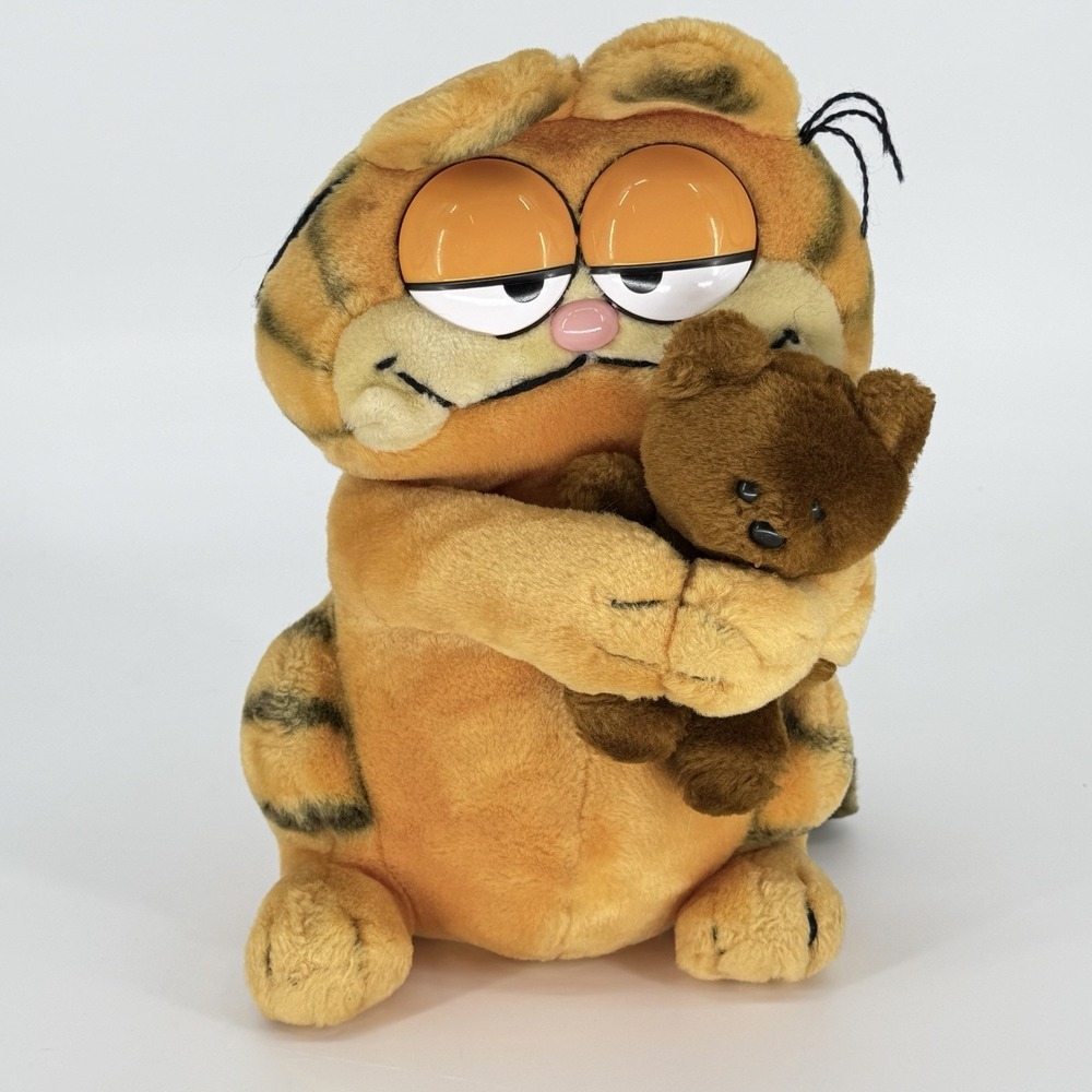 1981 Vintage Dakin 12" Garfield Holding Pooky Bear